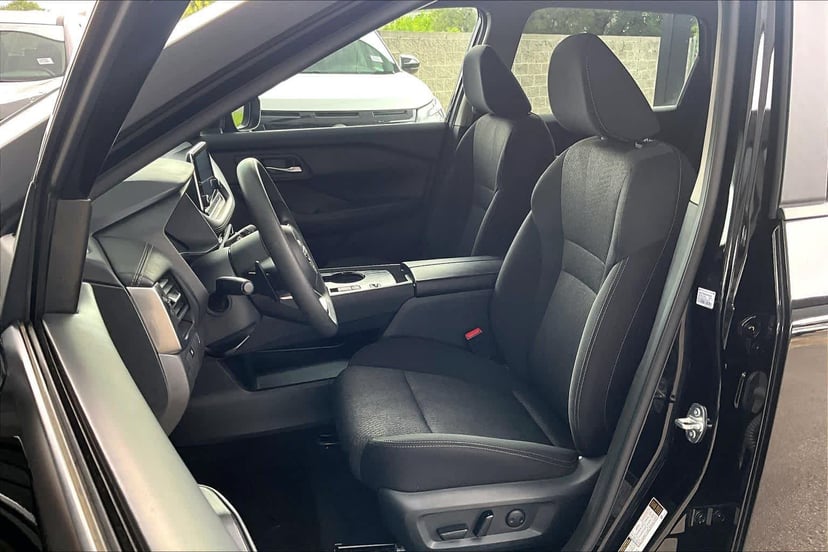 2024 Nissan Rogue - Image 8