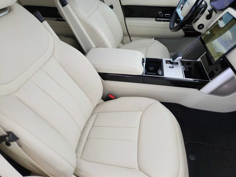 2026 LAND ROVER Range Rover - Image 13