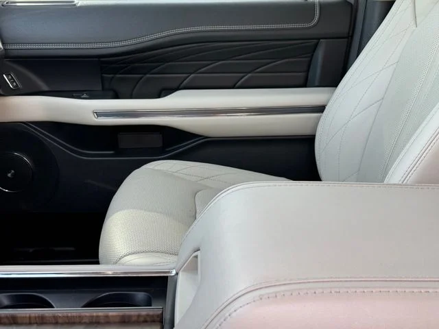 2019 Ford Expedition - Image 8