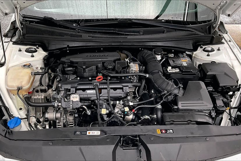 2022 Hyundai Elantra - Image 32