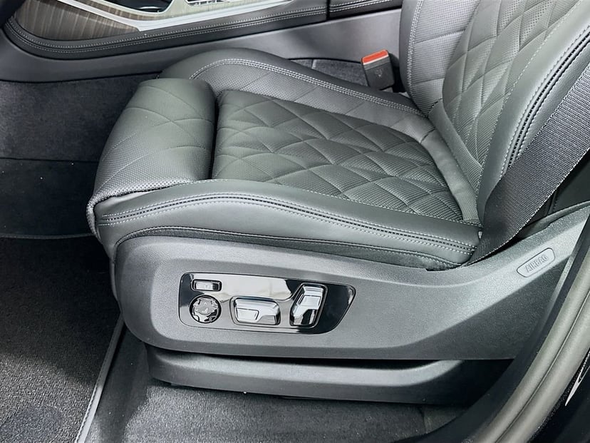 2026 BMW X7 - Image 21