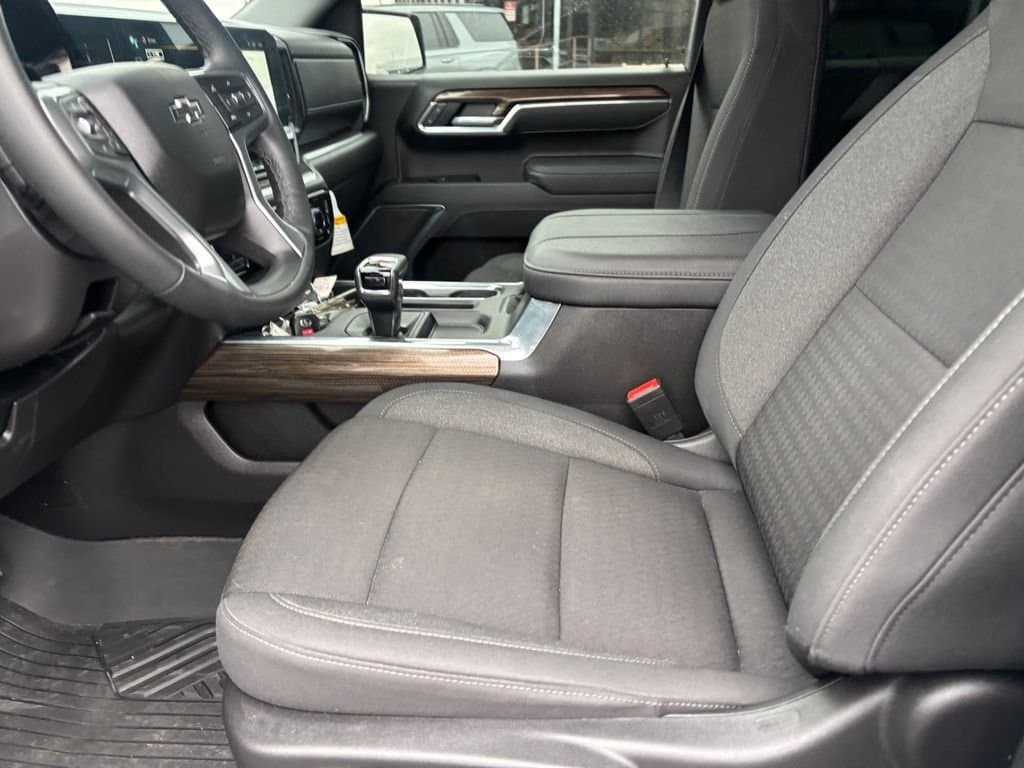 2025 Chevrolet Silverado 1500 - Image 10