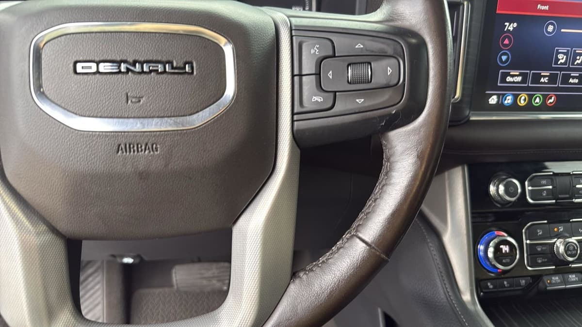 2021 GMC Yukon - Image 16