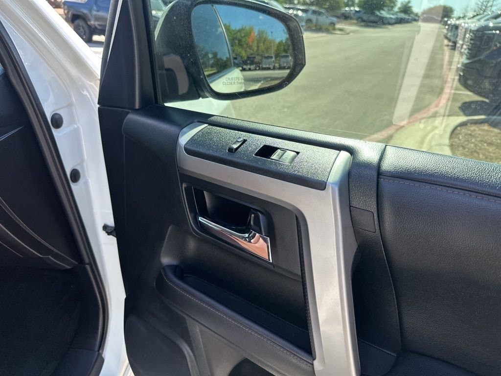 2020 Toyota 4Runner - Image 14