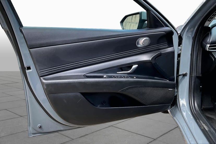 2022 Hyundai Elantra - Image 22