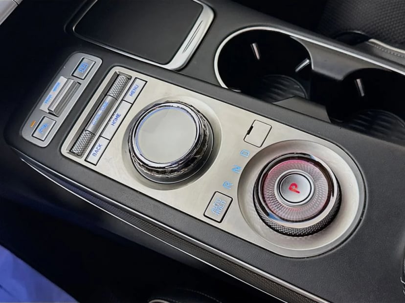 2022 Genesis GV70 - Image 20