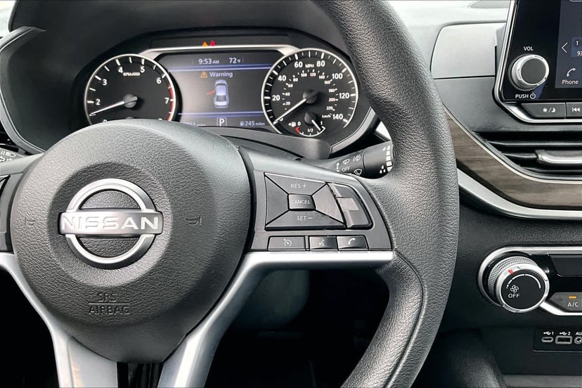 2025 Nissan Altima - Image 25