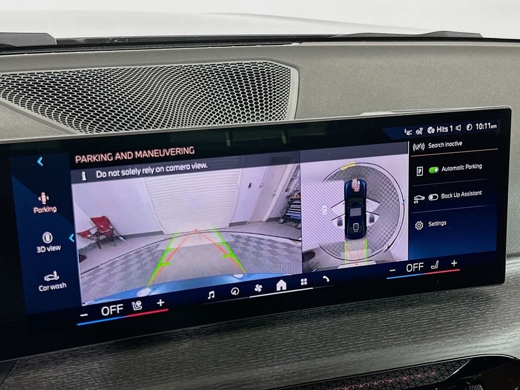 2025 BMW 3 Series - Image 13