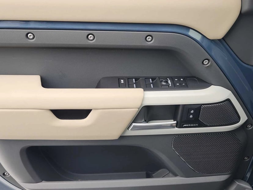 2024 Land Rover Defender - Image 23