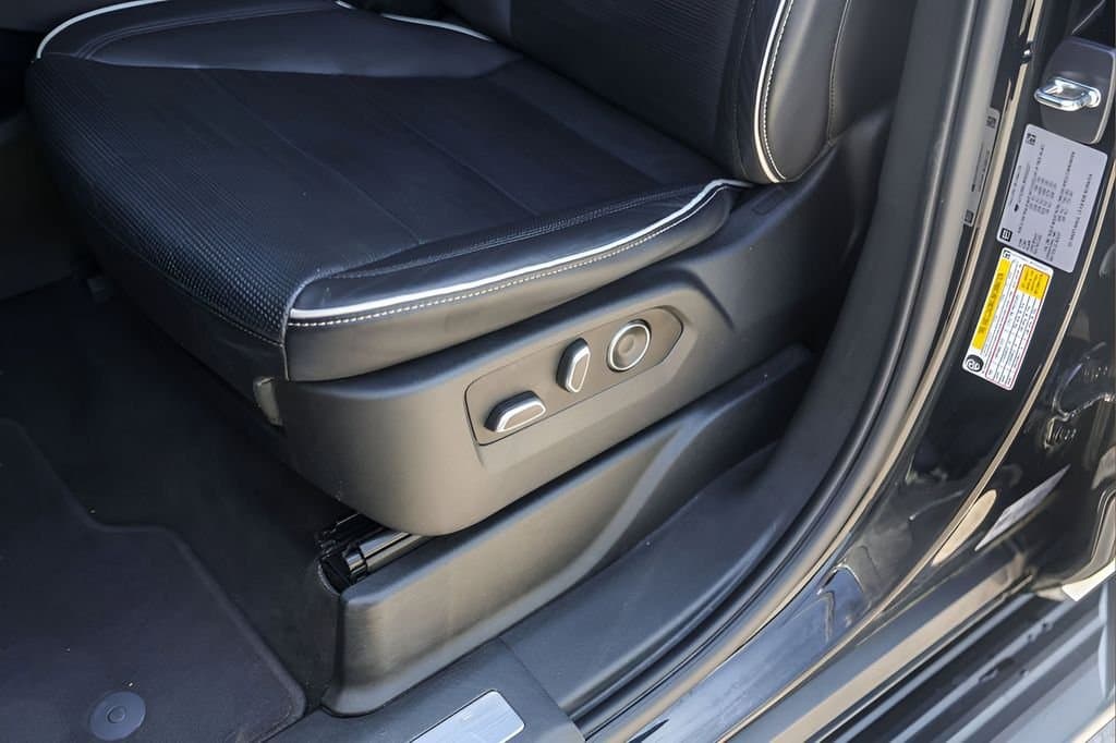 2023 Cadillac Escalade - Image 8