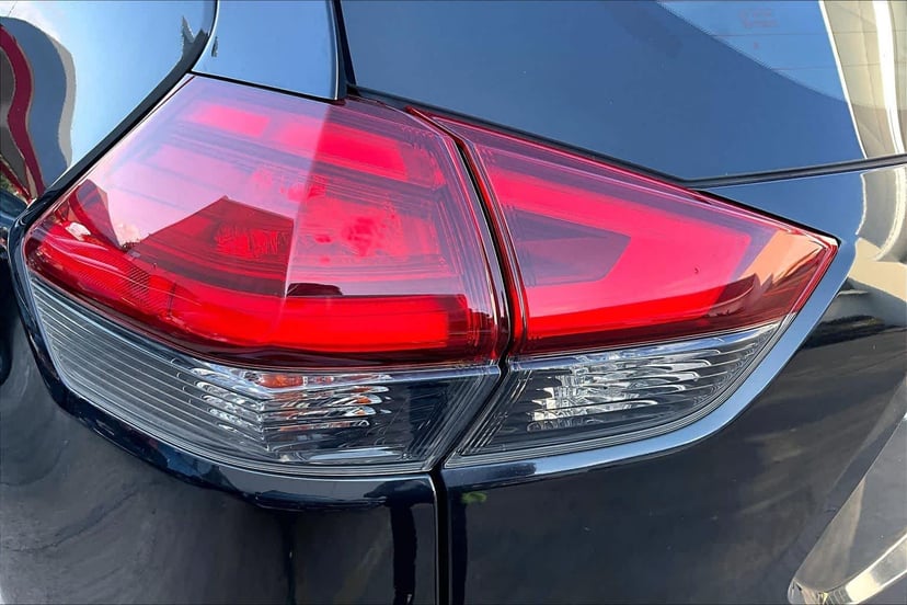 2017 Nissan Rogue - Image 27