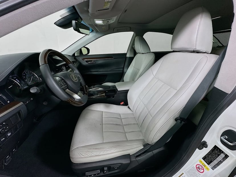 2017 Lexus ES - Image 21