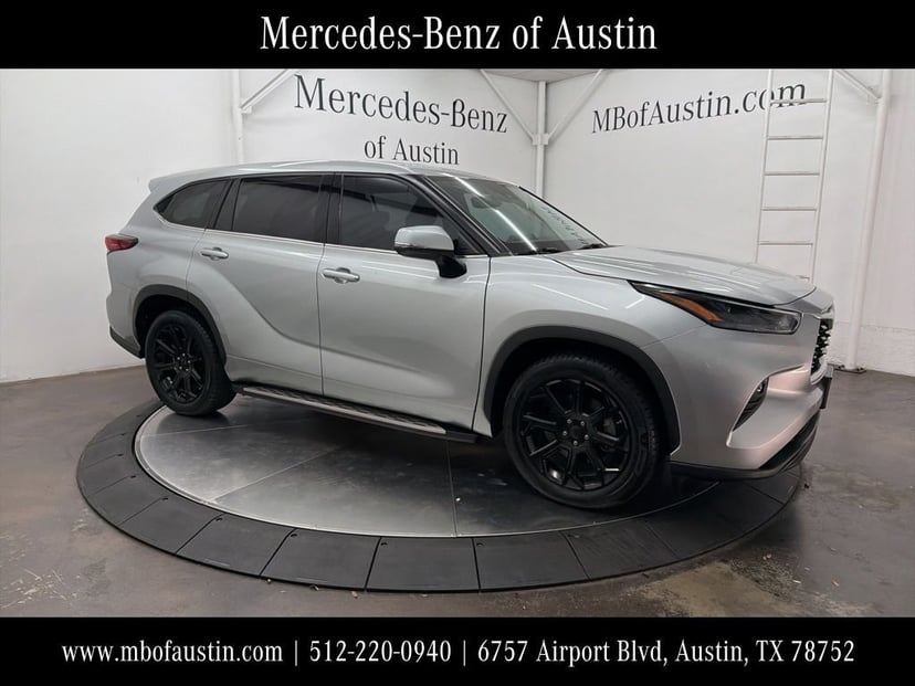 2022 Toyota Highlander - Image 1