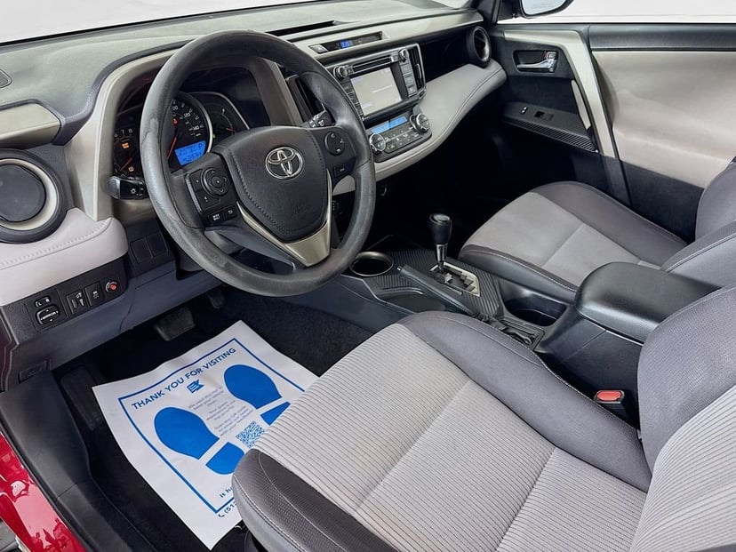 2015 Toyota RAV4 - Image 10