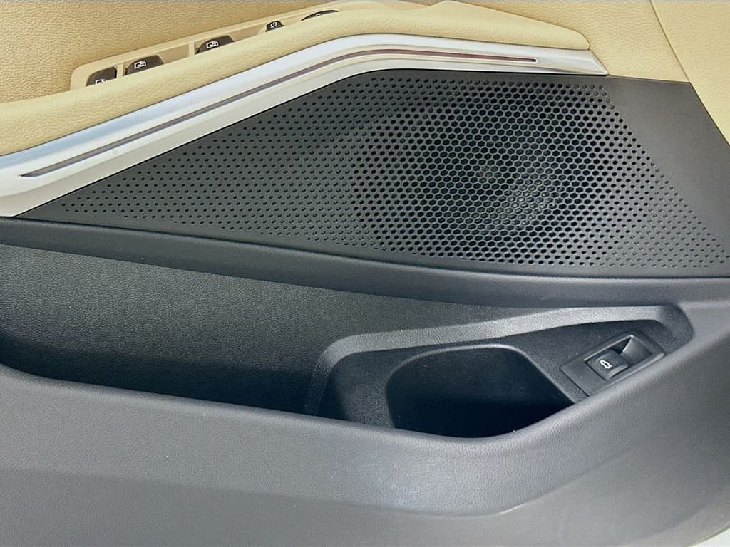 2025 BMW 3 Series - Image 19