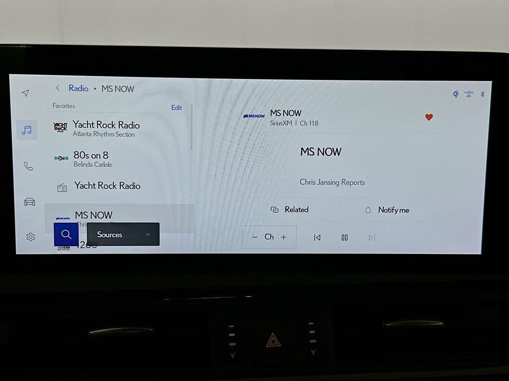 2024 Lexus ES - Image 15