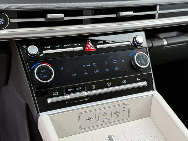 2025 Hyundai Santa Fe - Image 19