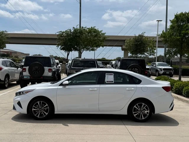 2023 Kia Forte - Image 7