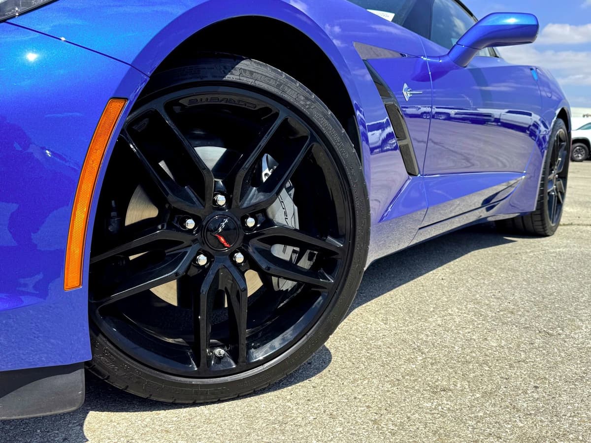 2019 Chevrolet Corvette - Image 2