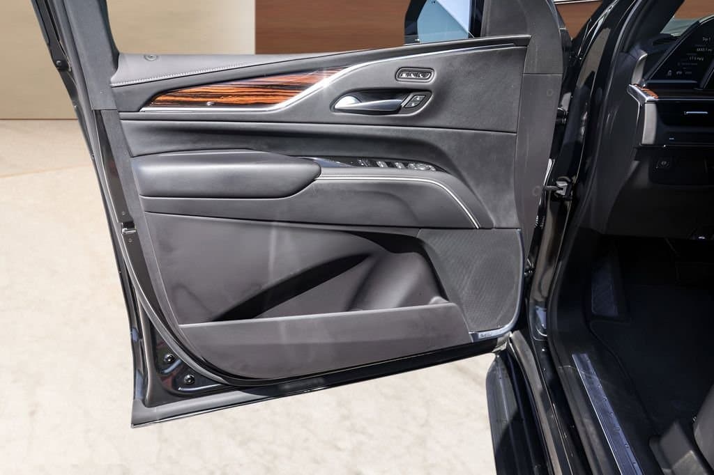 2023 Cadillac Escalade - Image 25