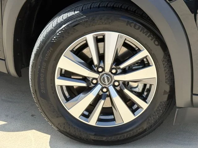 2026 Nissan Pathfinder - Image 2