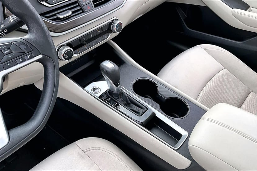 2025 Nissan Altima - Image 17
