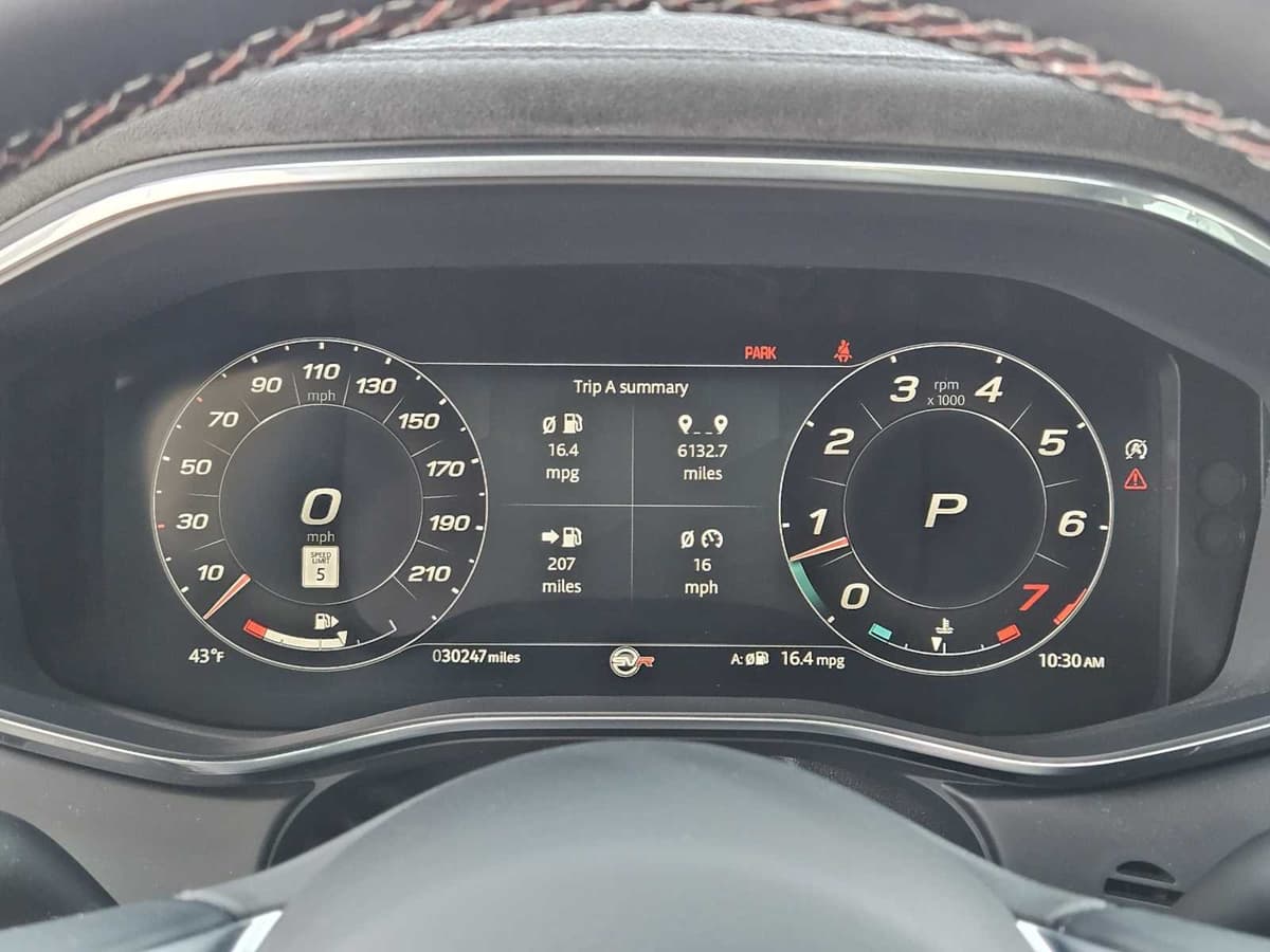 2023 Jaguar F-PACE - Image 13