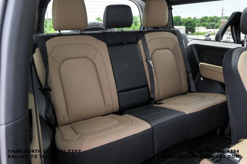 2026 Land Rover Defender 90 - Image 28