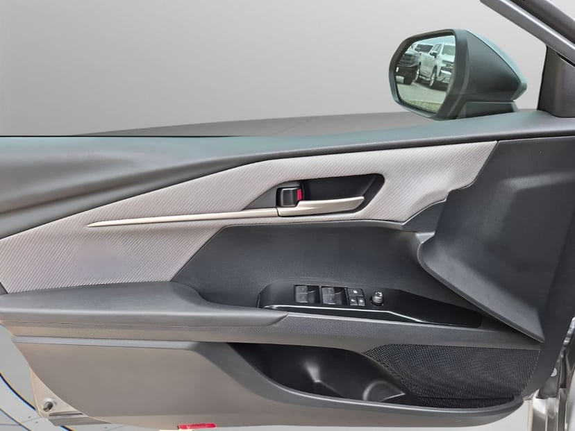 2025 Toyota Camry - Image 26