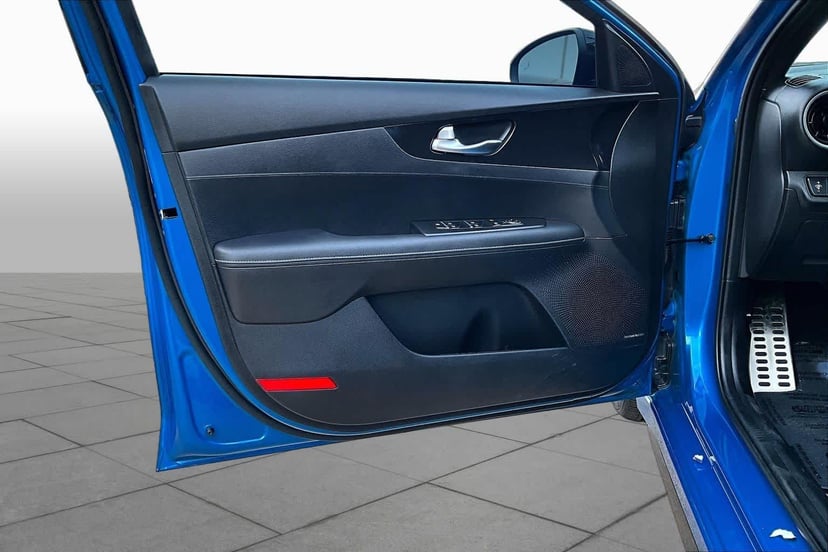 2023 Kia Forte - Image 22