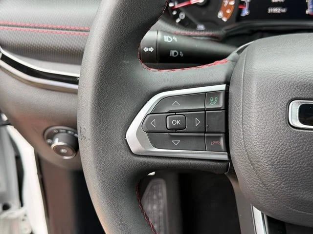 2025 Jeep Compass - Image 12