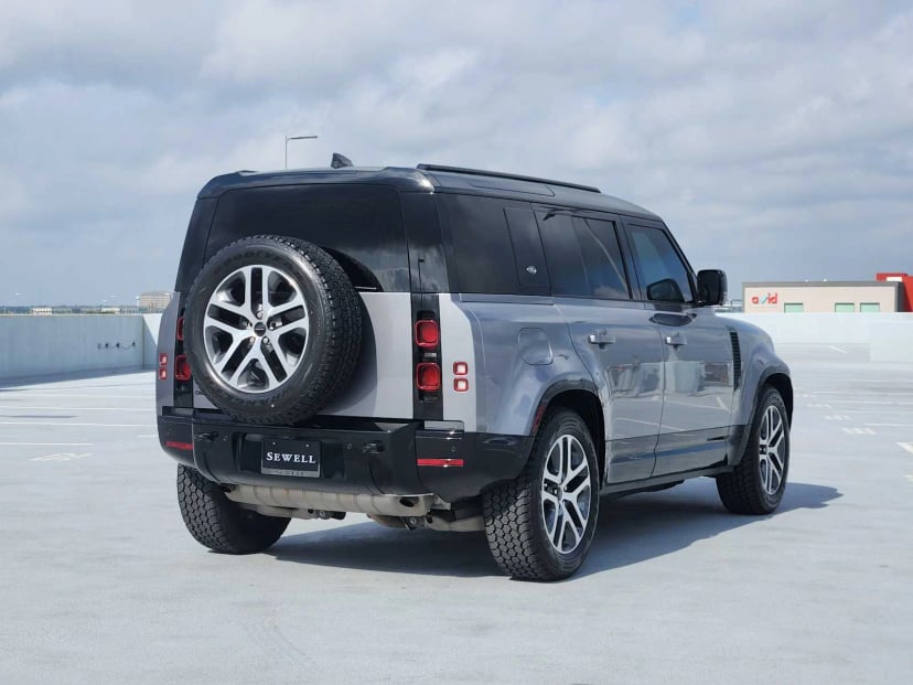 2024 Land Rover Defender - Image 5