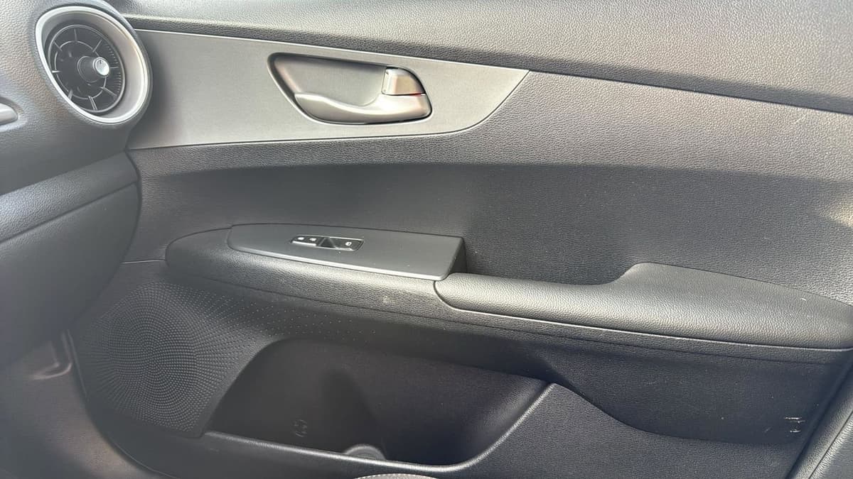 2020 Kia Forte - Image 17