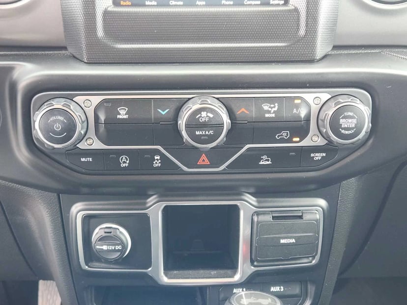 2022 Jeep Wrangler - Image 19
