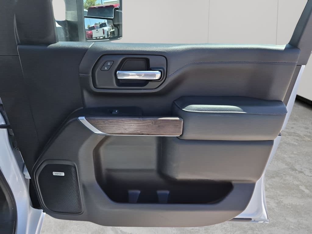 2022 GMC Sierra 2500HD - Image 13