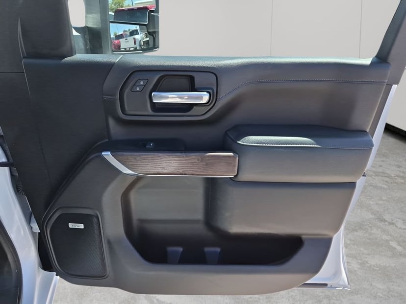 2022 GMC Sierra 2500HD - Image 13
