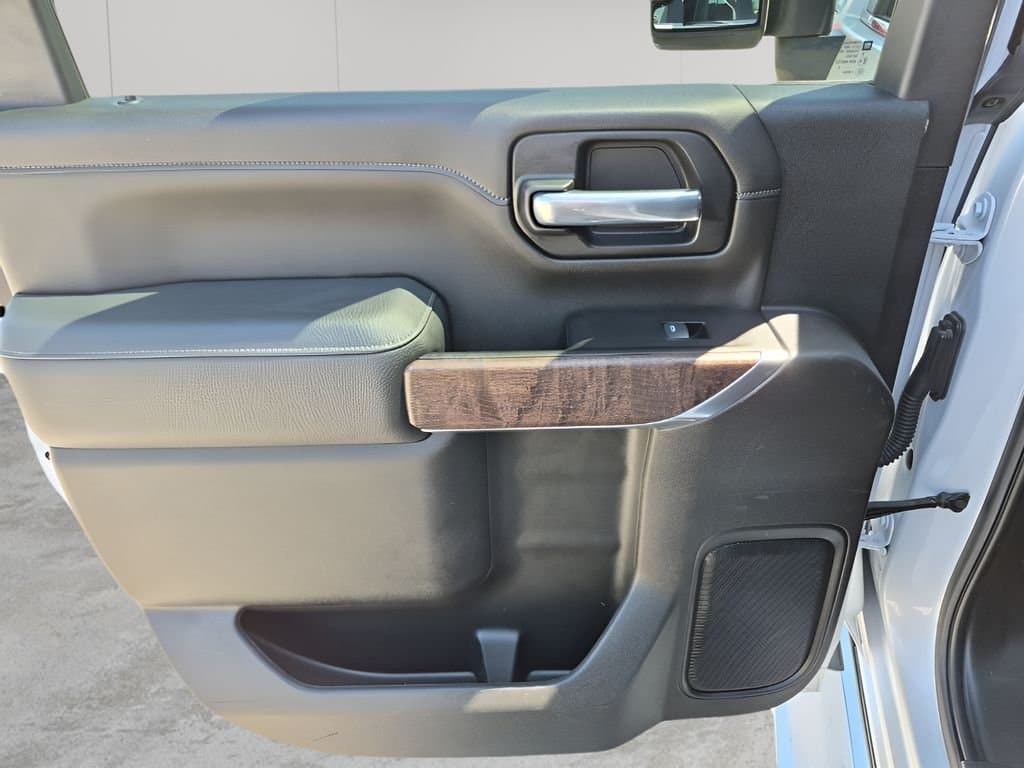 2022 GMC Sierra 2500HD - Image 17