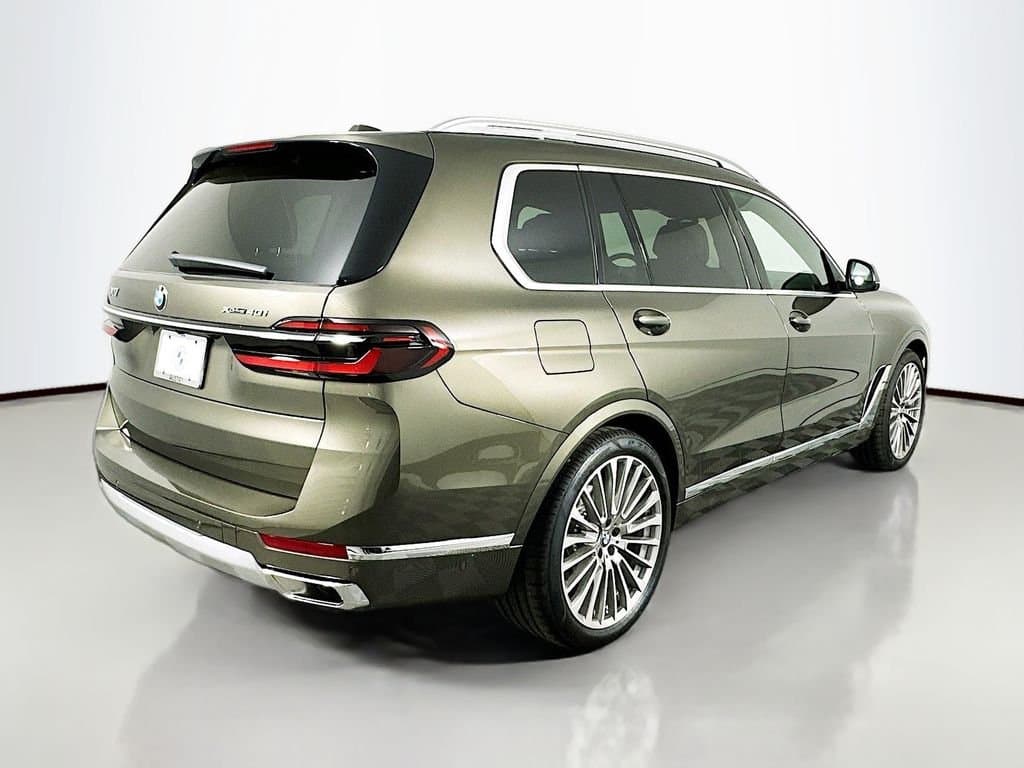 2025 BMW X7 - Image 5