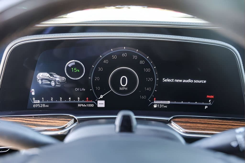 2023 Cadillac Escalade - Image 11