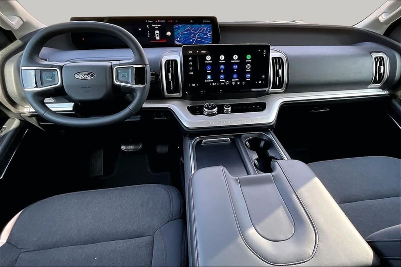 2025 Ford Expedition - Image 16