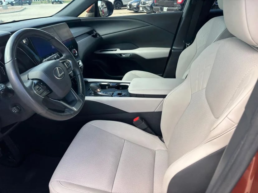 2024 Lexus RX - Image 8