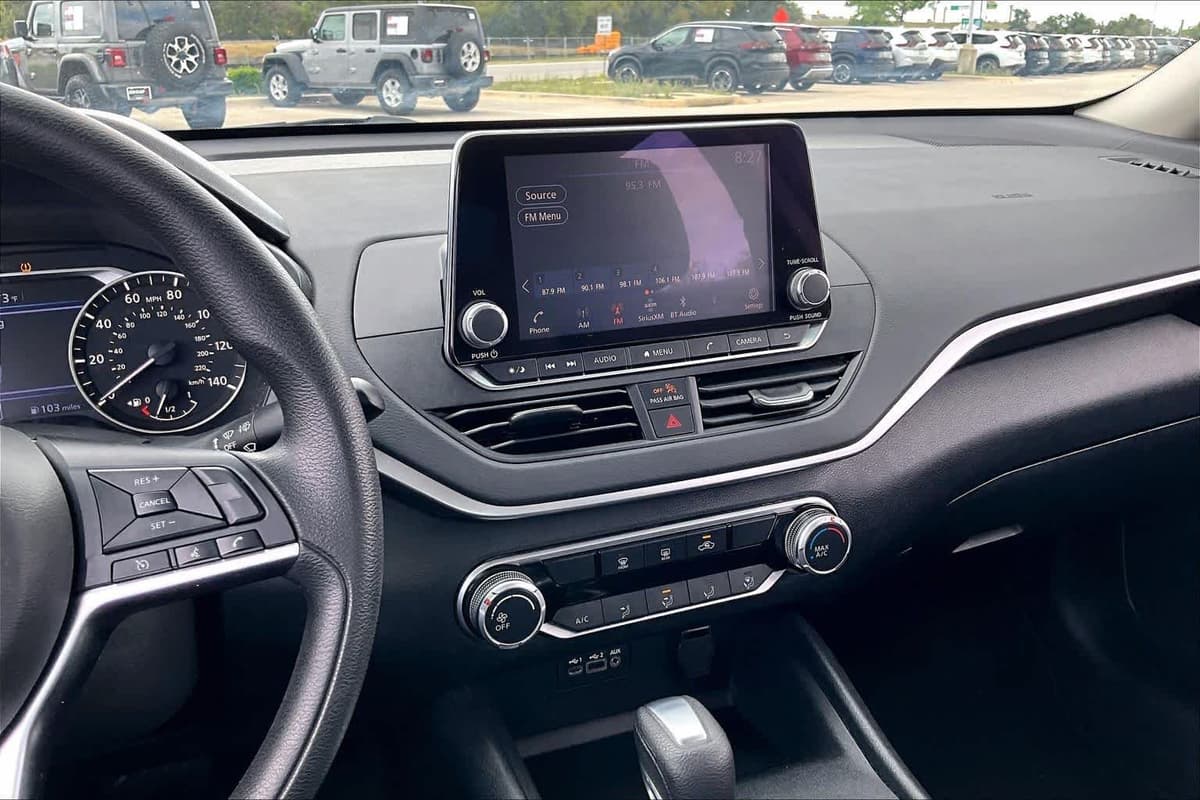 2022 Nissan Altima - Image 7