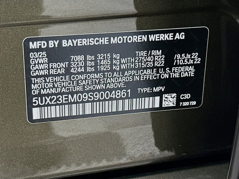 2025 BMW X7 - Image 34