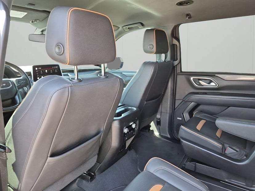 2022 GMC Yukon XL - Image 18