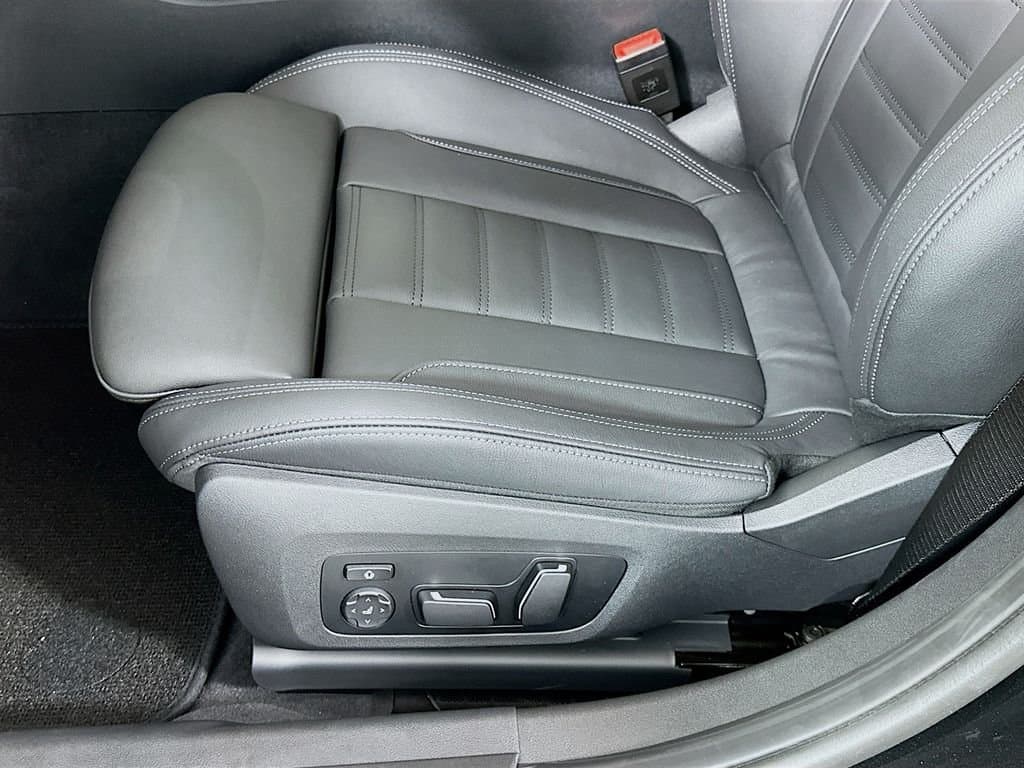 2026 BMW 3 Series - Image 21