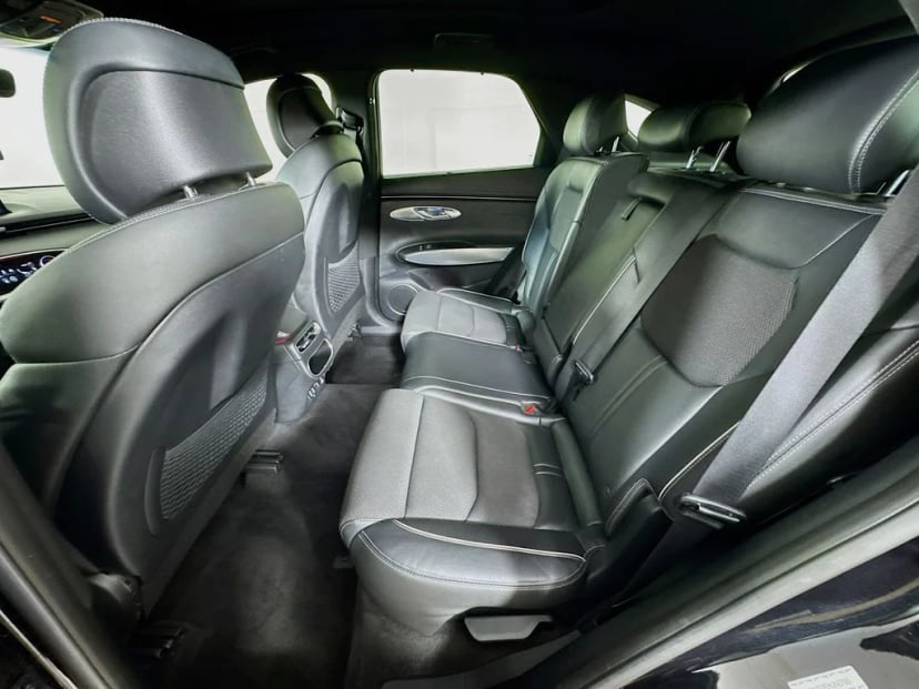 2022 Genesis GV70 - Image 29