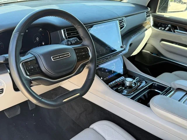 2023 Jeep Grand Wagoneer - Image 11