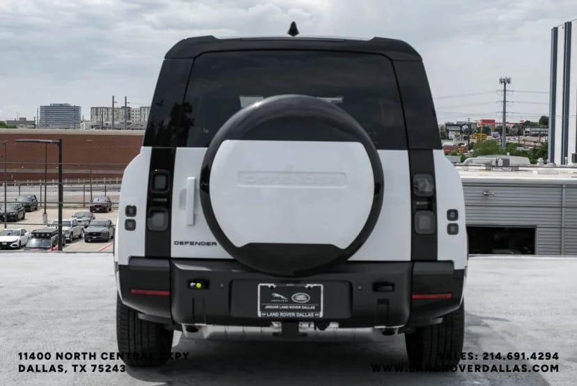 2026 Land Rover Defender 130 - Image 9
