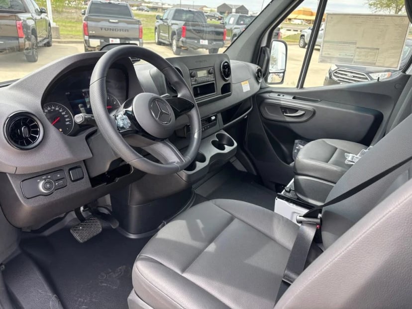 2025 Mercedes-Benz Sprinter 2500 - Image 5
