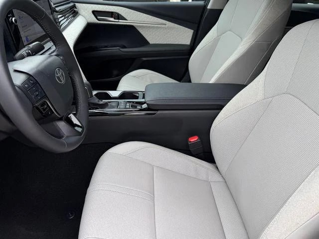2025 Toyota Camry - Image 37